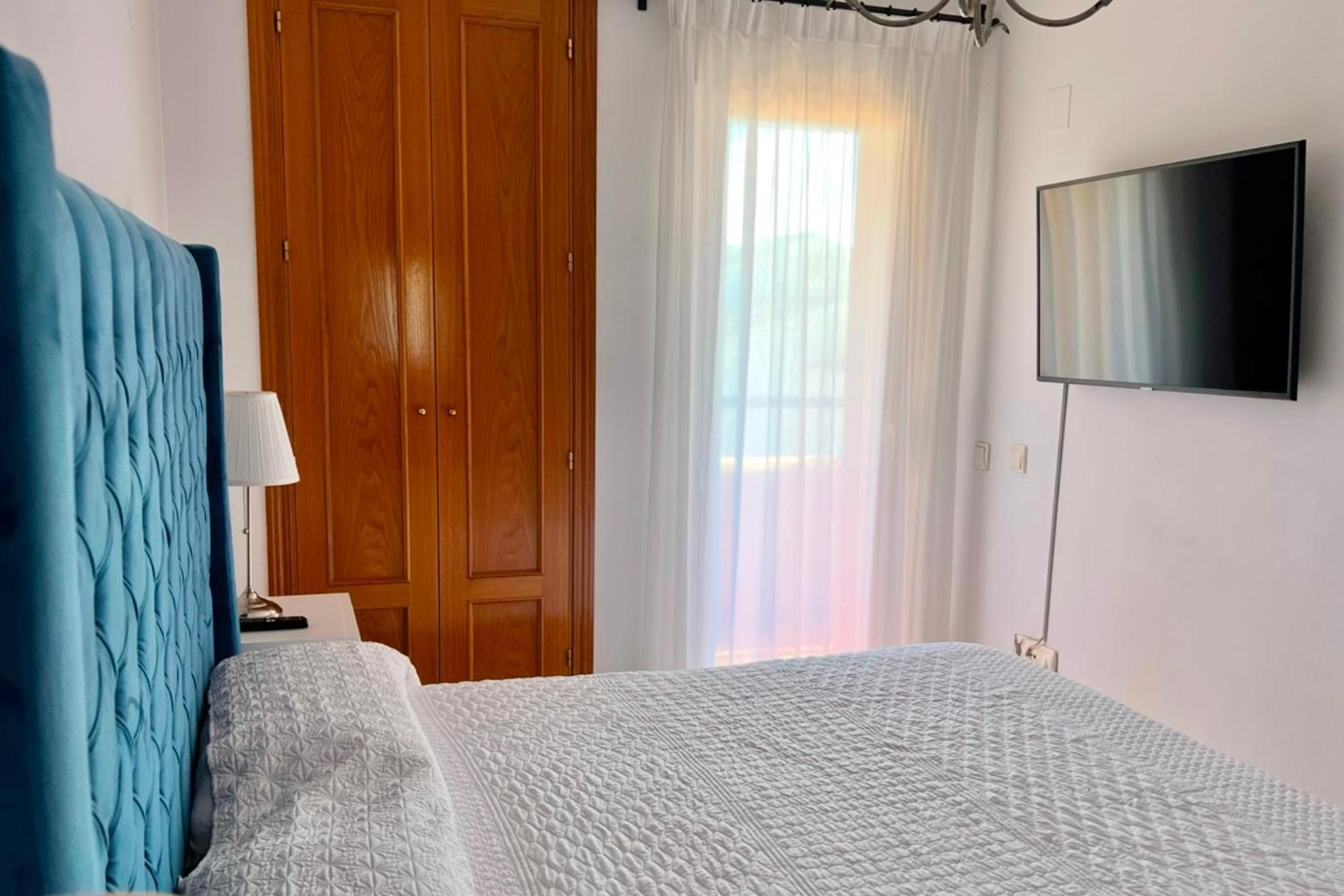 - Alicate Beachfront Apartment- 8 Apartment Marbella