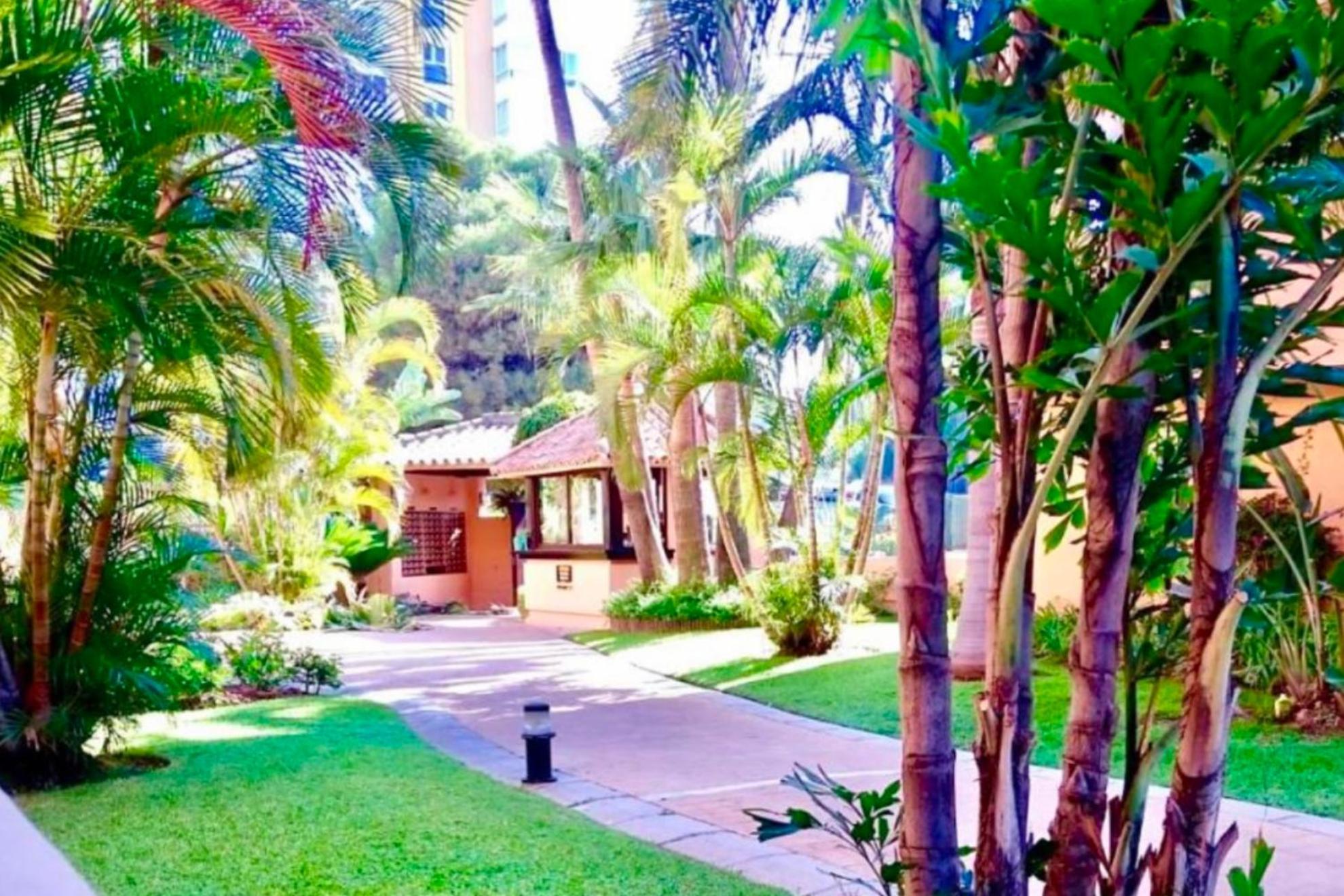 - Alicate Beachfront Apartment- 8 Apartment Marbella