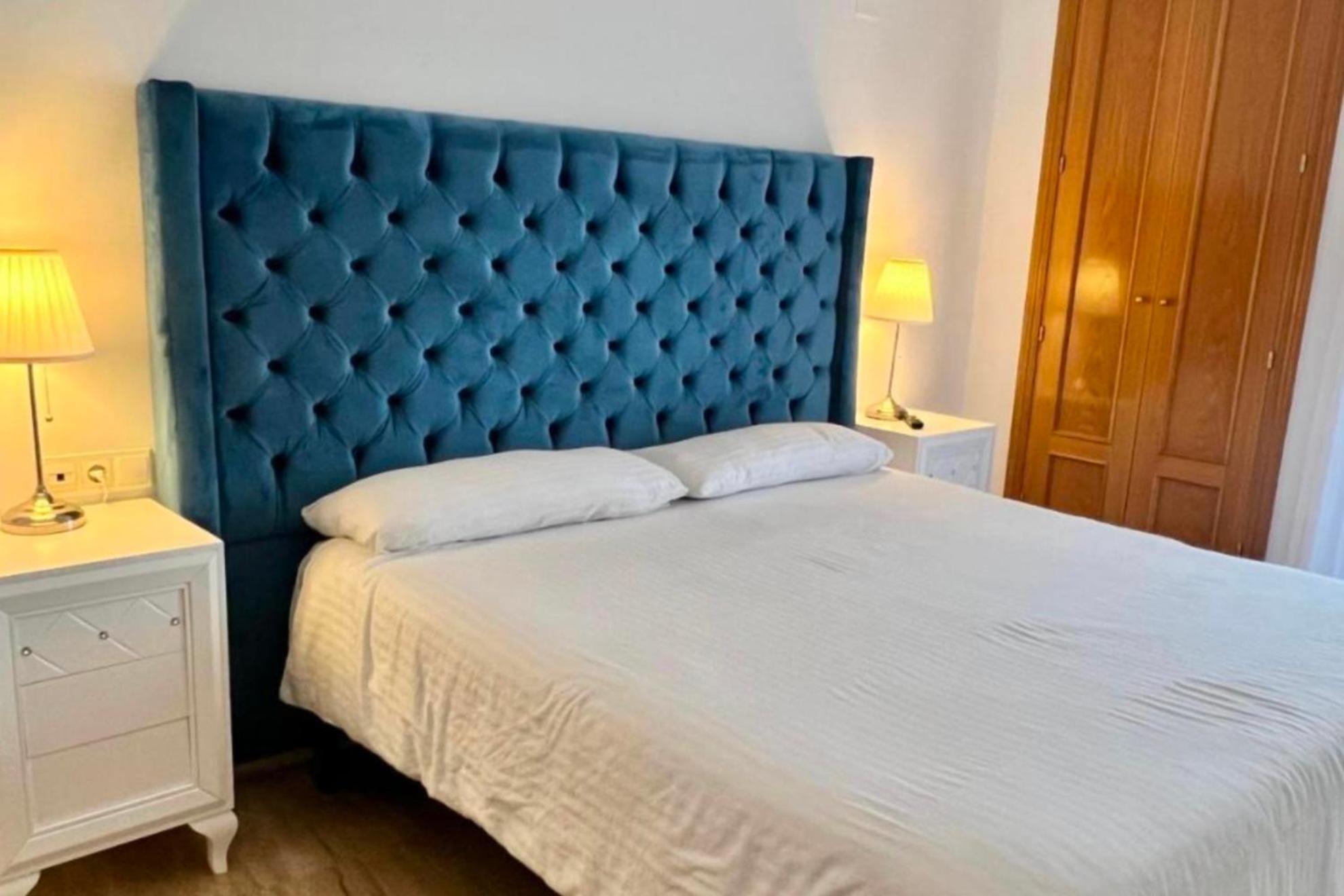 - Alicate Beachfront Apartment- 8 Marbella