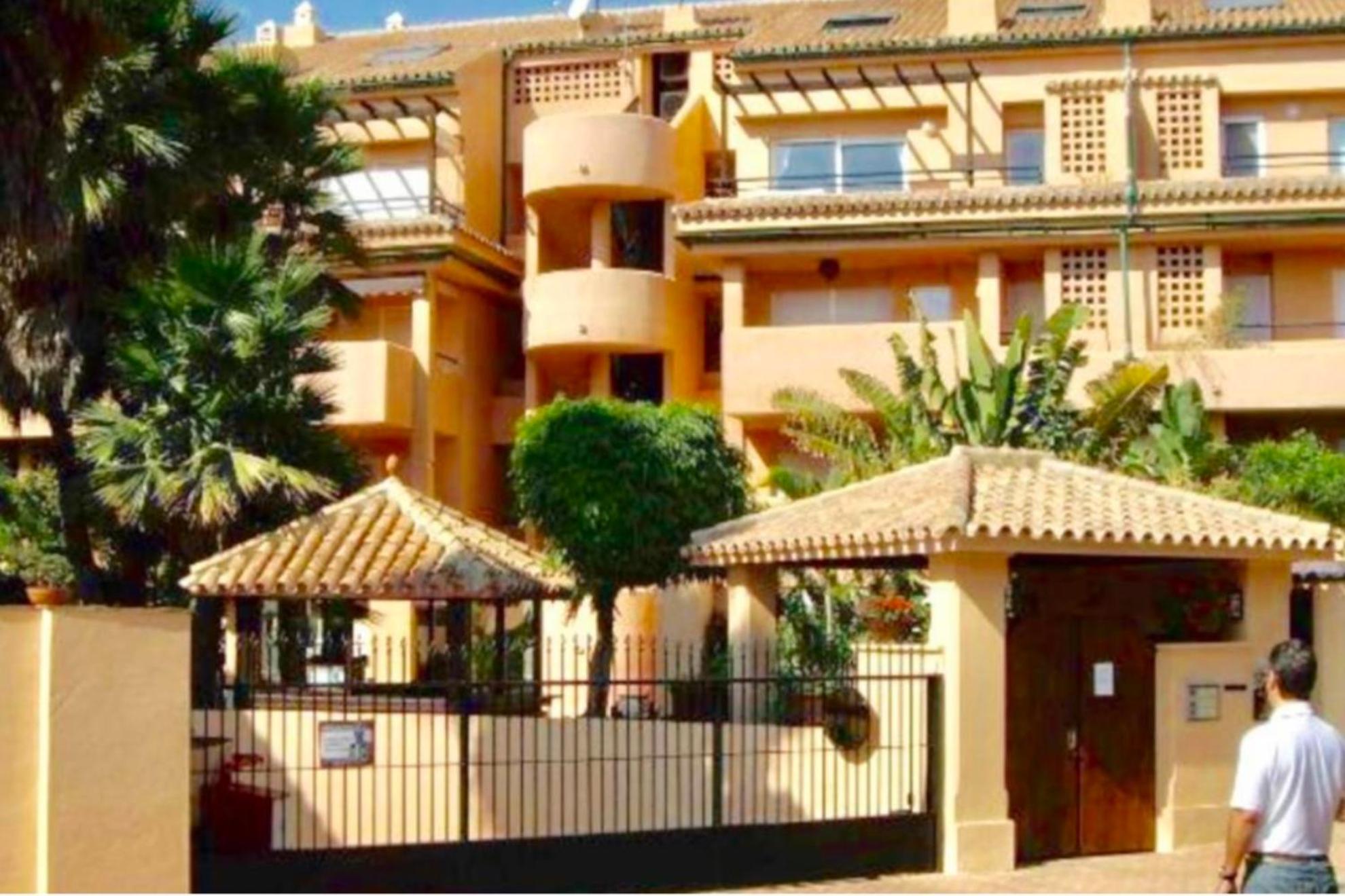 Apartment - Alicate Beachfront Apartment- 8 Marbella